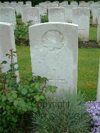 Etaples Military Cemetery - Shay, E L